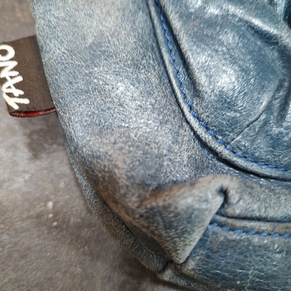 Tano distressed crossbody bag - Picture 7 of 7